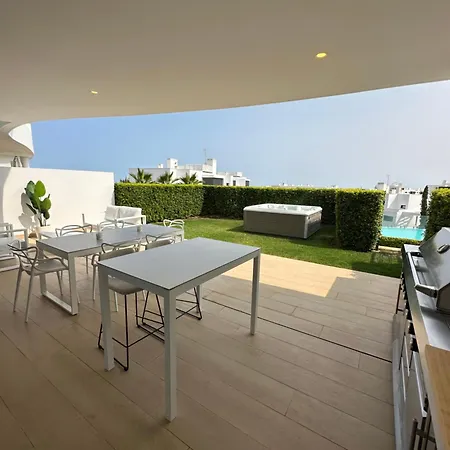 Luxurious Flat With Garden, Private Jacuzzi, Bbq