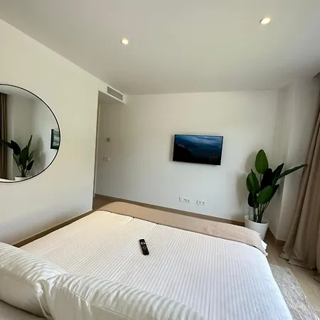Luxurious Flat With Garden, Private Jacuzzi, Bbq Apartment *