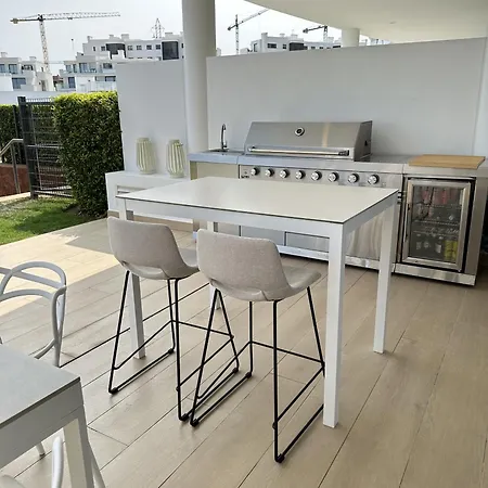 Apartment Luxurious Flat With Garden, Private Jacuzzi, Bbq *