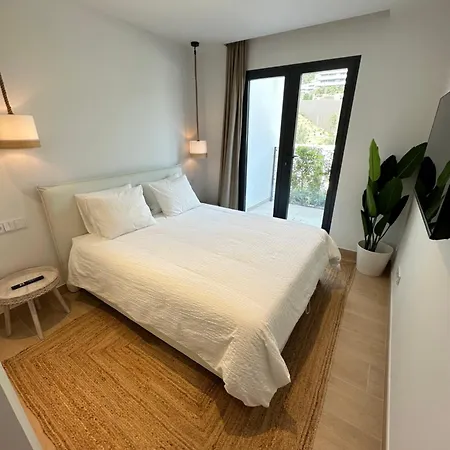 Luxurious Flat With Garden, Private Jacuzzi, Bbq Fuengirola